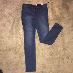 Brand new HOLLISTER jeans never worn ⭐️